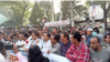 জাতীয় প্রেসক্লাবের সামনে বিএনপির নেতা-কর্মীরা মানববন্ধন করেছে। ১০ ডিসেম্বর, ২০২৩।