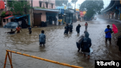 ঘূর্ণিঝড় মিগজাউমের প্রভাবে ভারতের চেন্নাইয়ে ভারী বৃষ্টি হয়েছে। ৪ ডিসেম্বর, ২০২৩।