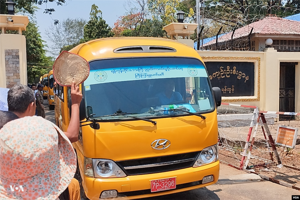 နှစ်ဆန်းတရက်နေ့ အင်းစိန်းထောင်ရှေ့မြင်ကွင်း (ဧပြီ ၁၇၊ ၂၀၂၄)