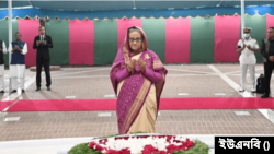  গোপালগঞ্জের টুঙ্গিপাড়ায় পৈতৃক বাড়িতে প্রধানমন্ত্রী শেখ হাসিনা। ৭ ডিসেম্বর, ২০২৩।