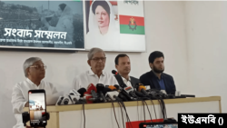 সংবাদ সম্মেলনে বাংলাদেশ জাতীয়তাবাদী দল বিএনপি মহাসচিব মির্জা ফখরুল ইসলাম আলমগীর। ২৪ অক্টোবর, ২০২৩।