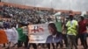 Des manifestants tiennent une banderole lors d'un meeting contre la candidature à la réélection du président ivoirien, Abidjan, le 10 octobre 2020. 