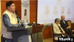 ঢাকার নর্থ সাউথ ইউনিভার্সিটির এক সেমিনারে বাংলাদেশের পররাষ্ট্রমন্ত্রী এ কে আব্দুল মোমেন। ১৪ ডিসেম্বর, ২০২৩।