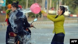 MYANMAR-FESTIVAL-NEW YEAR-THINGYAN