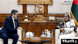 গণভবনে বাংলাদেশে নিযুক্ত কসোভোর বিদায়ী রাষ্ট্রদূত গুনার উরেয়ার সঙ্গে প্রধানমন্ত্রী শেখ হাসিনা। ১৮ ডিসেম্বর, ২০২৩।