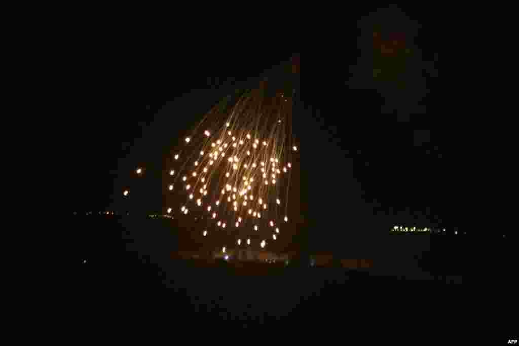 An Israeli strike illuminates the sky above the southern Lebanese village of Khiam late on April 17, 2024.&nbsp;Lebanon&#39;s official National News Agency reported that Israel attacked south Lebanon&#39;s Marjayoun district and the villages of Khiam and Kfar Kila with &quot;strikes and heavy artillery and phosphorus&quot; overnight.
