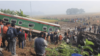 গাজীপুরের বনখড়িয়া এলাকায় রেললাইন কেটে ফেলায় মোহনগঞ্জ এক্সপ্রেসের ইঞ্জিন ও ছয়টি বগি লাইনচ্যুত হয়ে পড়ে। ১৩ ডিসেম্বর, ২০২৩। 