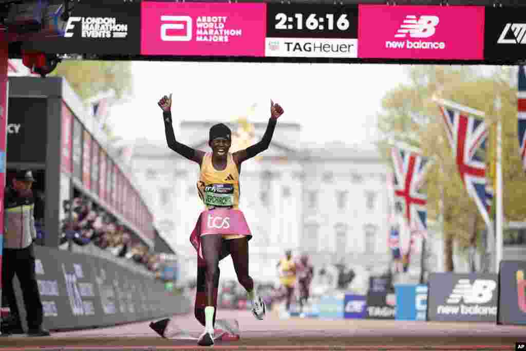 Peres Jepchirchir of Kenya crosses the finish line to win the women&#39;s race at the London Marathon in London.
