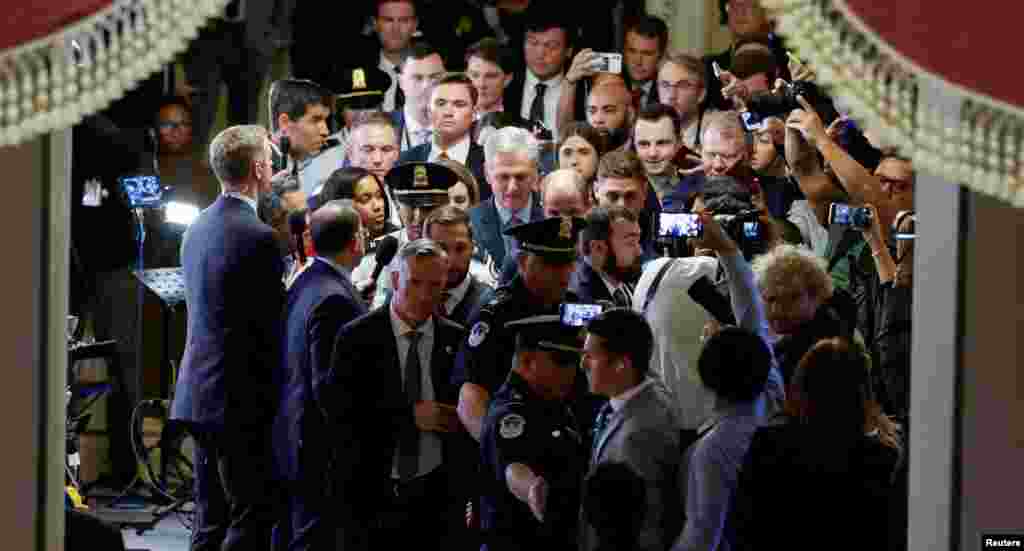 U.S. House Speaker Kevin McCarthy (R-CA) walks back to the Speaker&#39;s office after a motion to vacate the chair of Speaker of the House and end McCarthy&#39;s continued leadership passed by a vote of 216-210, at the U.S. Capitol in Washington, Oct. 3, 2023.&nbsp;