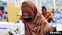 বাংলাদেশের পোশাক শ্রমিকদের প্রতিনিধিরা ন্যূনতম মাসিক মজুরি দাবি করেছেন ২০ হাজার ৪০০ টাকা।