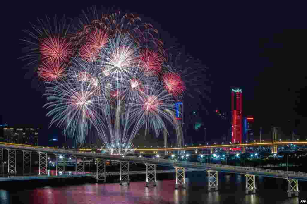 A fireworks display by the United Kingdom&#39;s team lights up the sky near the Macau Tower shorefront during the 31st Macau International Fireworks Contest, in Macau. 