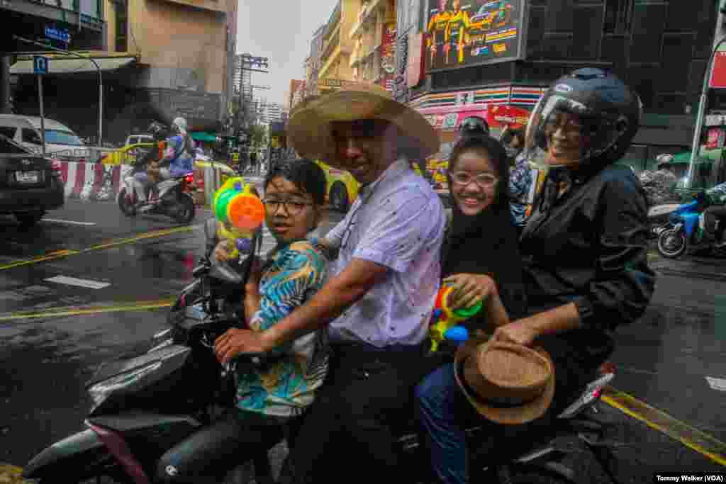 ဆွန်ခရန်ပွဲတော်ကာလ ယာဉ်ထိခိုက်မှု အထူးများပြားတတ်တာမို့ ပိုပြီးသတိထားကြဖို့ အာဏာပိုင်တွေက အလေးအနက်တိုက်တွန်းထားတာပါ။ ဒီနှစ် ပွဲတော် ပထမ ၃ ရက်အတွင်းမှာကို ယာဉ်တိုက်မှုကြောင့် လူပေါင်း ၁ ရာ ကျော် သေဆုံးရပြီး ဖြစ်ပါတယ်။