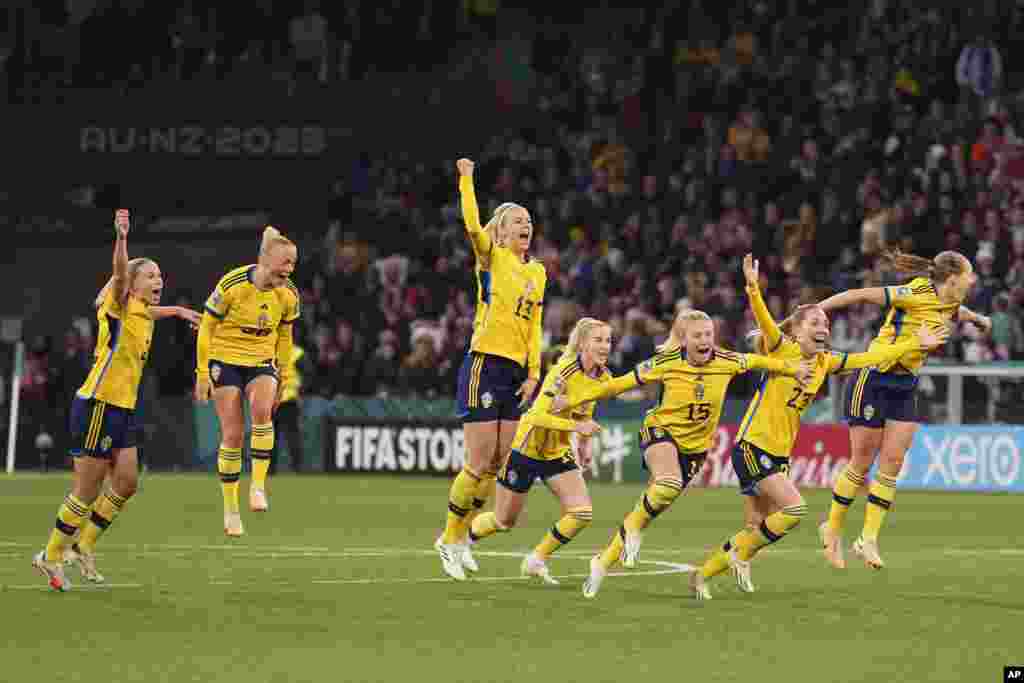 Sweden celebrate after defeating the United States in a penalty shootout in their Women&#39;s World Cup round of 16 soccer match in Melbourne, Australia.