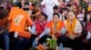 ကရင့်ရိုးရာလက်ချည်ပွဲကို တက်ရောက်နေတဲ့ Move Forward Party ရဲ့ ခေါင်းဆောင်ဟောင်း Pita Limjaroenrat -- (သြဂုတ်လ ၂၇၊ ၂၀၂၃) ဓါတ်ပုံ (မညိုညိုလွင် - VOA) 
