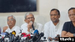 নয়াপল্টনে বিএনপির কেন্দ্রীয় কার্যালয়ে সংবাদ সম্মেলনে বিএনপি মহাসচিব মির্জা ফখরুল ইসলাম আলমগীর। ২২ অক্টোবর, ২০২৩।