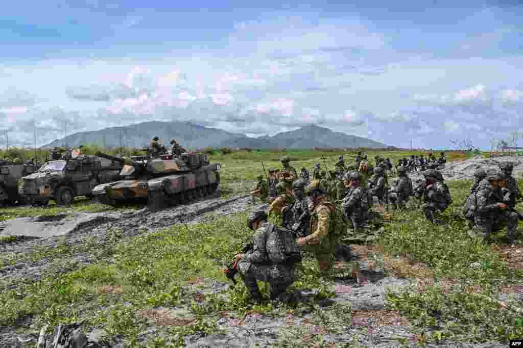 Australian and Filipino troops held exercises near flashpoint South China Sea waters claimed by China, with Philippine President Ferdinand Marcos hailing them as an &quot;extremely important&quot; example of close cooperation.&nbsp;