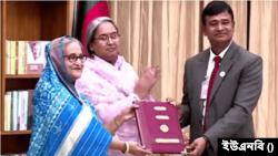 বাংলাদেশের শিক্ষামন্ত্রী দীপু মনি গণভবনে ১১টি শিক্ষা বোর্ডের সমন্বিত ফলাফলের পরিসংখ্যান প্রধানমন্ত্রী শেখ হাসিনার কাছে হস্তান্তর করেন।