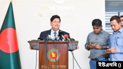 পররাষ্ট্র মন্ত্রণালয়ে সাংবাদিকদের সঙ্গে আলাপকালে বাংলাদেশের পররাষ্ট্রমন্ত্রী আব্দুল মোমেন। ৩০ নভেম্বর, ২০২৩। 