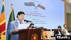 পররাষ্ট্র মন্ত্রণালয়ে ওষুধ হস্তান্তর অনুষ্ঠানে পররাষ্ট্রমন্ত্রী ড. এ কে আব্দুল মোমেন।