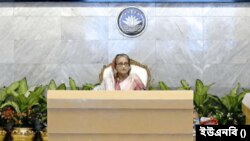 মন্ত্রিপরিষদ কক্ষে অনুষ্ঠিত এক সভায় বাংলাদেশের প্রধানমন্ত্রী শেখ হাসিনা। ৪ ডিসেম্বর, ২০২৩।