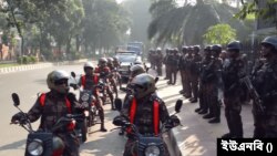 আইনশৃঙ্খলা রক্ষাকারী বাহিনীর পাশাপাশি আনসার ও বিজিবি মোতায়েন করা হয়েছে বাংলাদেশে। ৫ নভেম্বর, ২০২৩।