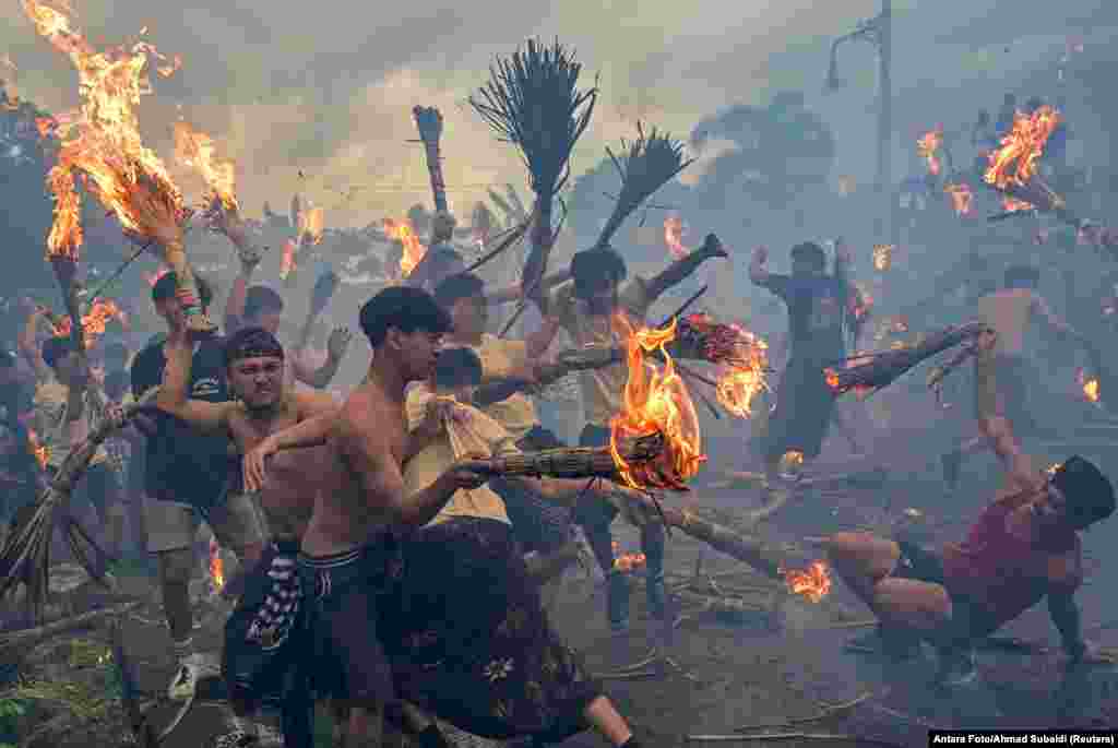 Hindu worshipers take part in the &#39;Perang Api,&#39; a war of fire tradition that is believed for cleansing the evil elements and keeping away from misfortune, in Mataram, Lombok island, Indonesia.
