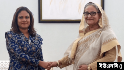 ণভবনে বাংলাদেশে নিযুক্ত মালদ্বীপের হাইকমিশনার শিরুজি মাথ সামীরের সঙ্গে বাংলাদেশের প্রধানমন্ত্রী শেখ হাসিনা। ২০ নভেম্বর, ২০২৩।