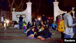 Personas permanecieron afuera de sus casas luego de un terremoto de 6,7 en Coquimbo, Chile. Enero 19 de 2019.