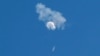 2023年2月4日疑似中国间谍气球在美国南卡罗来纳州冲浪海滩海岸被击落后漂向海洋