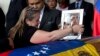 Luz Albán, hermana del activista Fernando Albán, durante la ceremonia realizada en la Asamblea Nacional en Caracas, el 9 de octubre, 2018. 