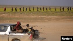 Zarokên Êzîdî yên ji destê DAIŞê rizgar bûne, li DAIŞÎyên dîlgirtî dinêrin