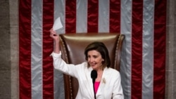 Kryetarja e Dhomës së Përfaqësuesve Nancy Pelosi gjatë votimit të projektligjit