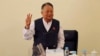  စစ်အာဏာသိမ်းမှု ဆန့်ကျင်ရေးသင်္ကေတ လက်သုံးချောင်းထောင်ပြနေသည့် NLD ပါတီ နာယက ဦးဝင်းထိန် (၀၂၊ ၀၂၊ ၂၁)