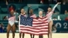 L'Américaine Simone Biles (au centre) et ses coéquipières célèbrent la victoire de l'équipe américaine en finale de gymnastique artistique féminine lors des Jeux Olympiques de Paris 2024 à la Bercy Arena à Paris, le 30 juillet 2024. (Photo de Loic VENANCE / AFP)
