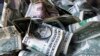 El dólar podría perder terreno si la Reserva Federal de EE.UU. cede a las presiones del mercado, según un sondeo de Reuters.