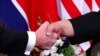 美国总统特朗普（左）和朝鲜领导人金正恩在越南河内举行美朝第二次峰会前握手。（2019年2月27日）