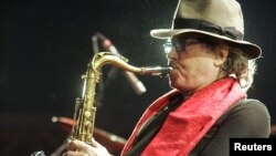 Gato Barbieri nació en Argentina en el seno de una familia que incluía a varios músicos.