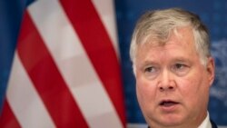 Zëvendës Sekretari amerikan i Shtetit, Stephen Biegun, duke folur gjatë ndalesës në Vilnius, Lituani (24 gusht 2020)