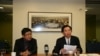 民进党驻美代表吴钊燮(左边手拿文件者)、民进党国际事务部主任刘世忠举行记者会(美国之音钟辰芳)