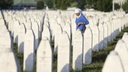 Varret në Qendrën Përkujtimore Potocari, pranë Srebrenicës