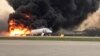 Un avión de pasajeros incendiándose tras aterrizar de emergencia en el aeropuerto Sheremetyevo de Moscú. Mayo 5 de 2019.