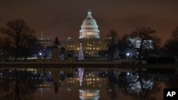 Kapitoli shfaqet në sfond gjatë mbylljes së pjesshme të qeverisë amerikane në dhjetor 2018