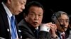 El viceministro de Finanzas de Japón, Masatsugu Asakawa, el ministro de Finanzas, Taro Aso, y el gobernador del Banco de Japón, Haruhiko Kuroda, después de la reunión de ministros de finanzas y gobernadores del Banco Central del G-20 en Washington. Abril 12 de 2019.