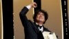 72 Festival de Cine de Cannes - Ceremonia de clausura - Cannes, Francia, 25 de mayo de 2019. El director Bong Joon-ho, ganador de un premio de la Palma de Oro por su película "Parasite" (Gisaengchung), reacciona. REUTERS / Stephane Mahe 