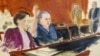 Boceto de la corte en el que Cesar Sayoc juramenta ante el juez de la Corte Federal de Nueva York el seis de noviembre del 2018.