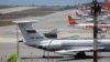 Un avión Ilyushin 62 con matrícula RA-86496 estaba estacionado el lunes en el aeropuerto internacional de Maiquetía.
