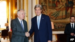 John Kerry et Jean-Marc Ayrault, le 13 mars 2016 à Paris. (Gonzalo Fuentes/Pool Photo via AP)