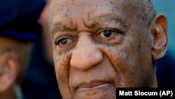 Actor Bill Cosby à saída do tribunal em 26 de Abril de 2018