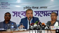 ট্রান্সপারেন্সি ইন্টারন্যাশনাল বাংলাদেশের নির্বাহী পরিচালক ড. ইফতেখারুজ্জামান। (ফাইল ফটো) 