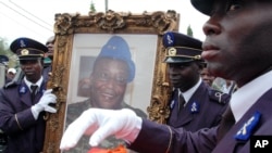 Les funérailles du général Robert Gueï, à Abidjan, Côte-d'Ivoire, 18 août 2006. 